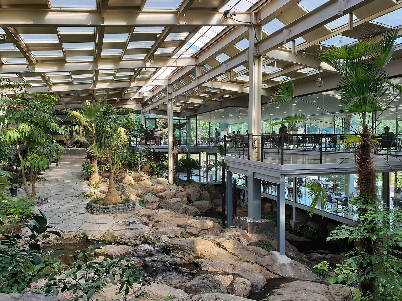 커피_카페_오랑주리_양주_마장호수_출렁다리_자연 (12).jpg