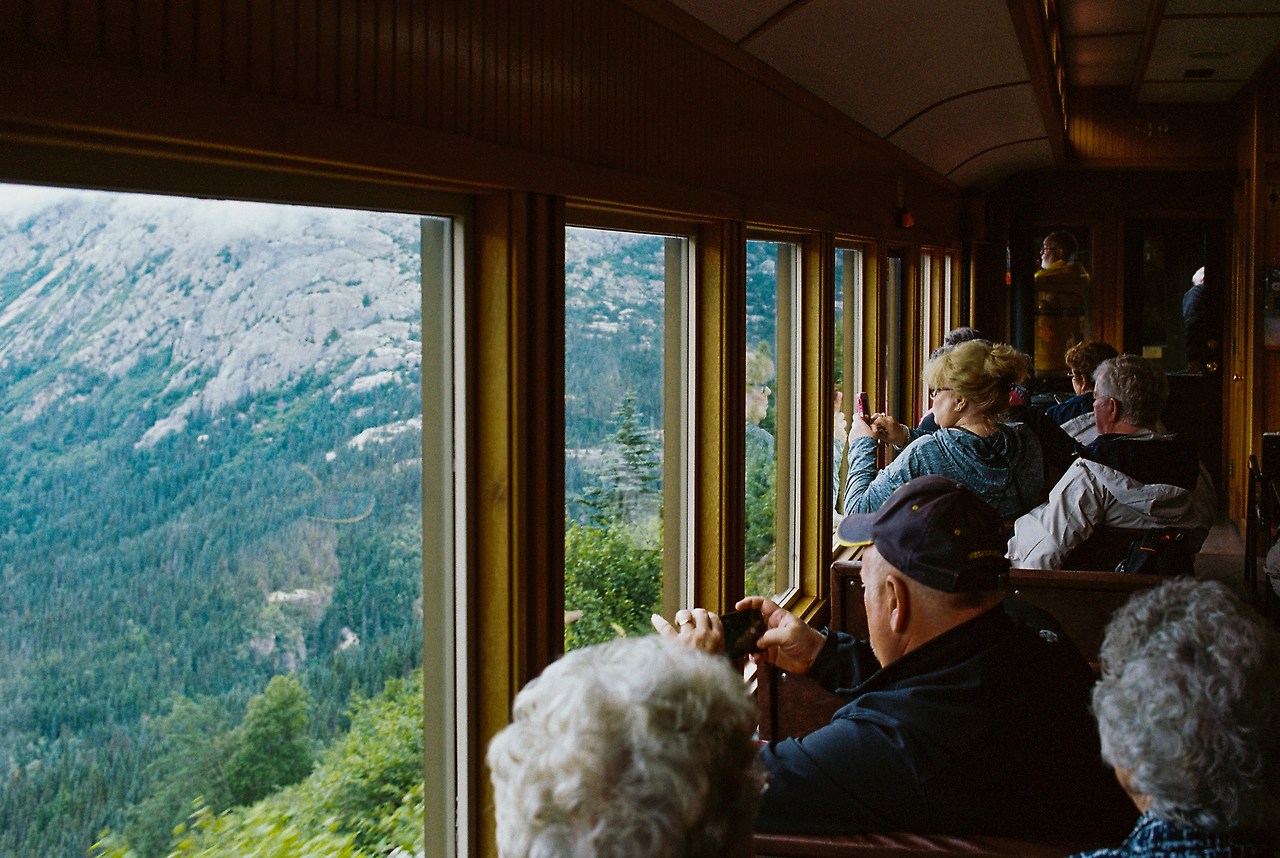 액티브시니어_노년층_소비파워_시니어소비_자산관리_연금_노후준비_송정목_국민연금_시니어지출 1.jpg