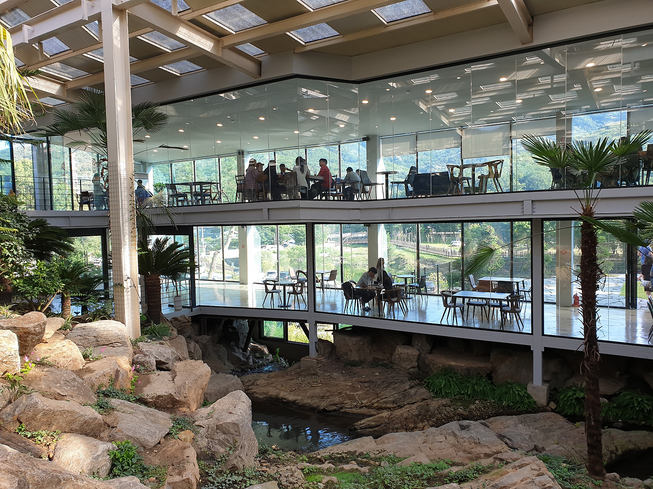 커피_카페_오랑주리_양주_마장호수_출렁다리_자연 (9).jpg