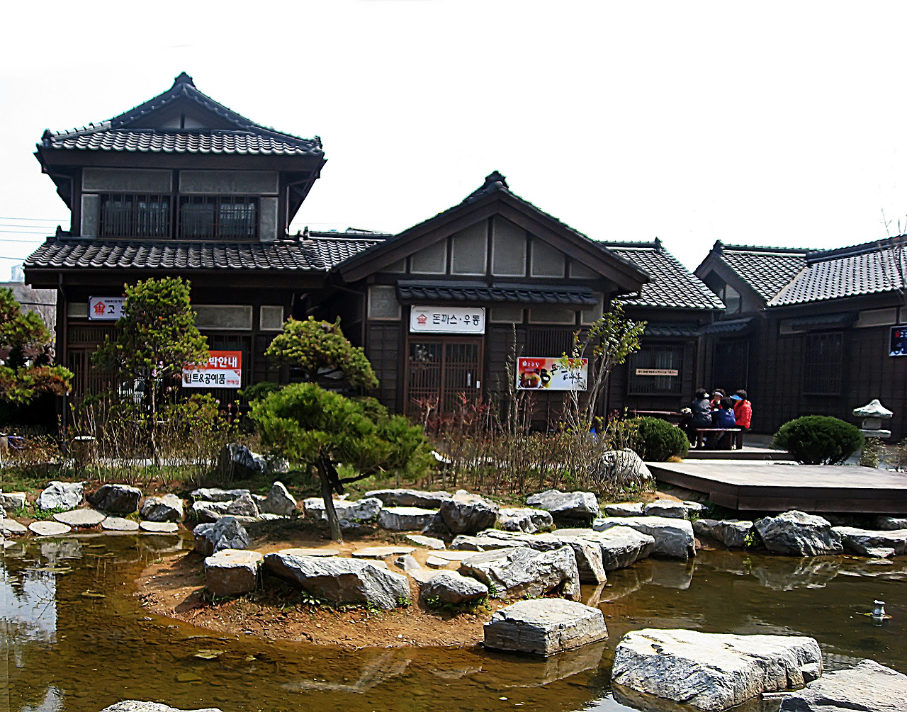 이미애   신흥동 일본식 가옥.jpg