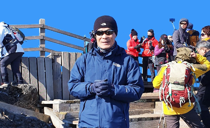 김대홍 건강을 위해서 등산을 즐긴다.jpg