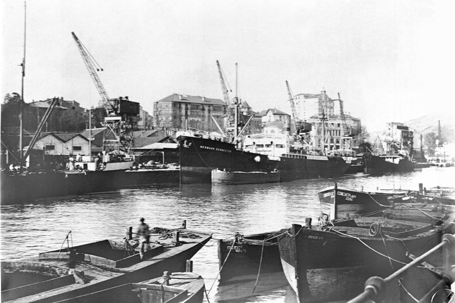 3_Las-grandes-obras-portuarias_Muelle-Uribitarte-y-la-Vasca-1925.jpg