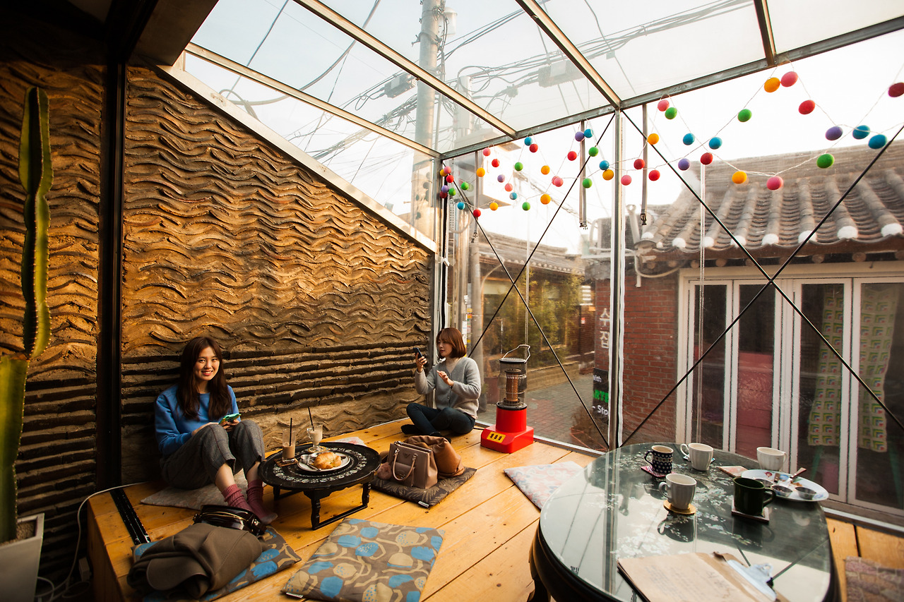 구자룡_다시 찾은 여유_익선동_아카이벌 피그먼트 프린트_60x40cm_2017-l.jpg