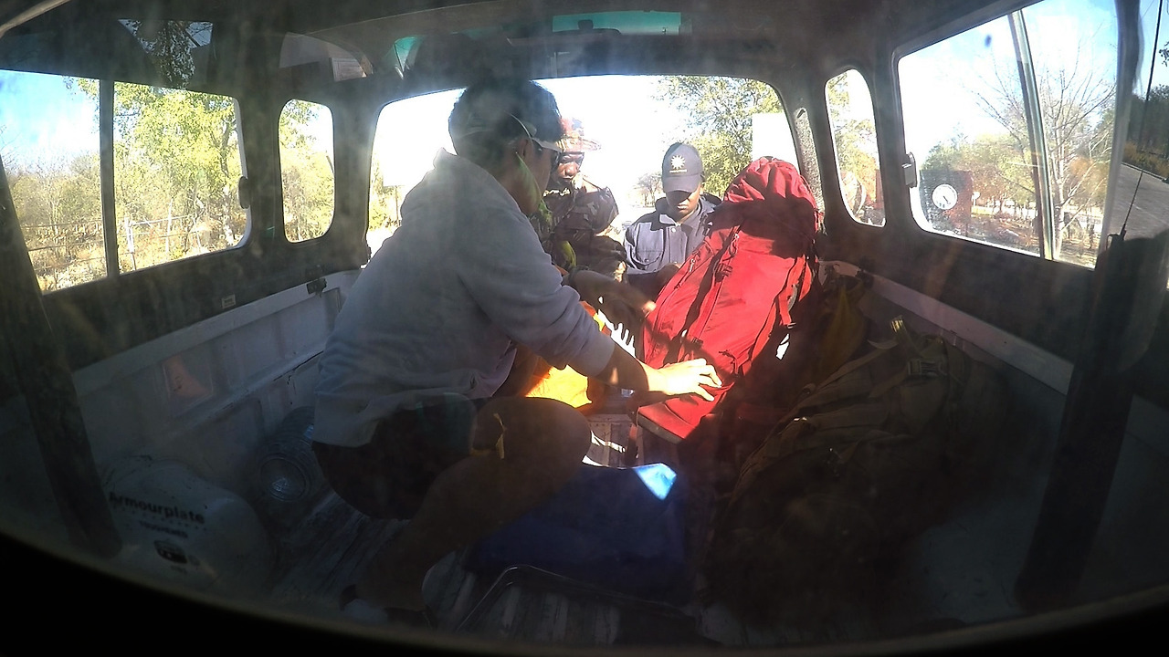 GOPR0309_에토샤 국립공원 검문(뒷)_1.jpg