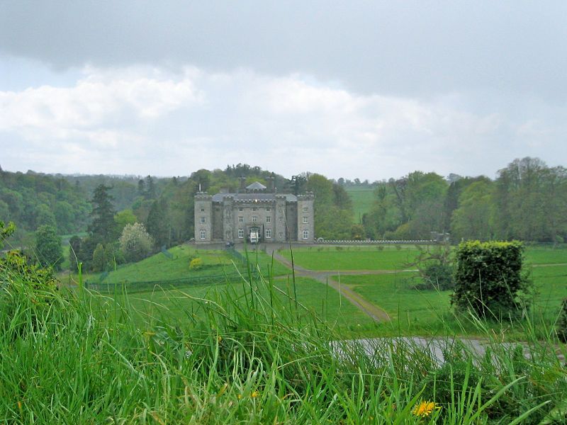800px-slane_castle_comeath.jpg
