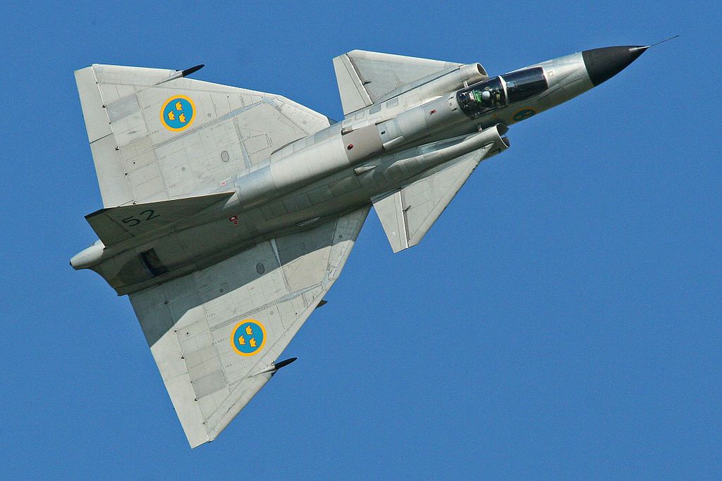 1024px-Saab_AJS-37_Viggen_37098_52_(SE-DXN)_(9256079273).jpg