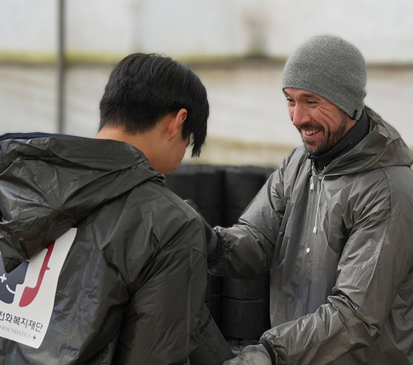 다국적 봉사자 180명 참여한 취약계층 연탄 봉사 성료.jpg