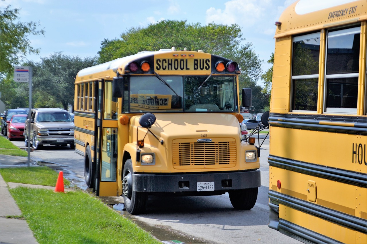 school-buses-2801134_1280.jpg
