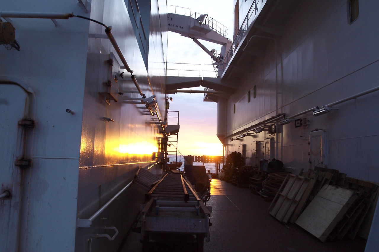 250410-항해중 여명 032.jpg