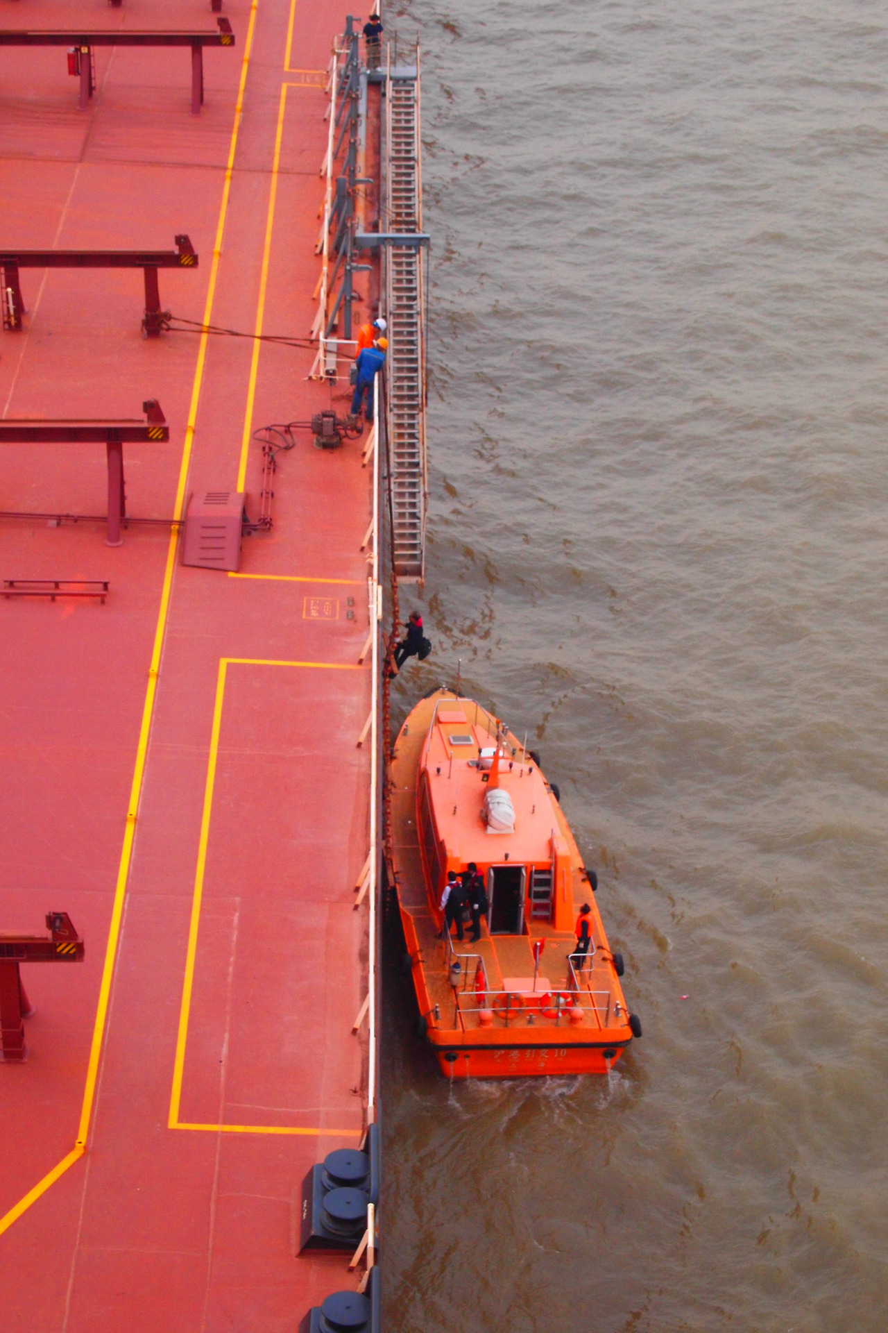 100517-TAICAN 입항 009.jpg