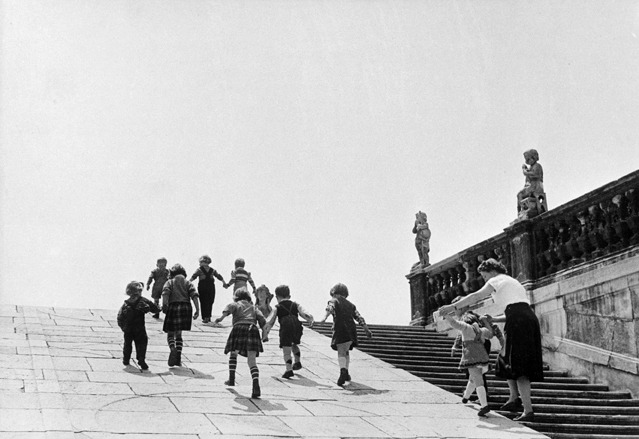 Viennese Children Belvedere Gardens, Vienna, Austria_Erich Lessing_1954.jpg