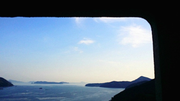 커튼을 걷다.jpg