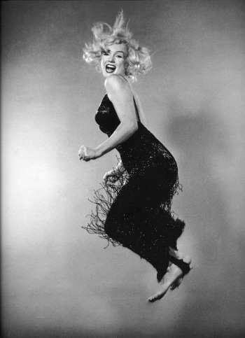 Philippe Halsman_Marilyn Monroe_“Jumpology”_1959..jpg