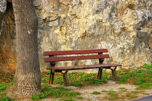 bench-1122137__340.jpg