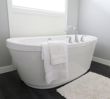 bathtub-2485957__340.jpg