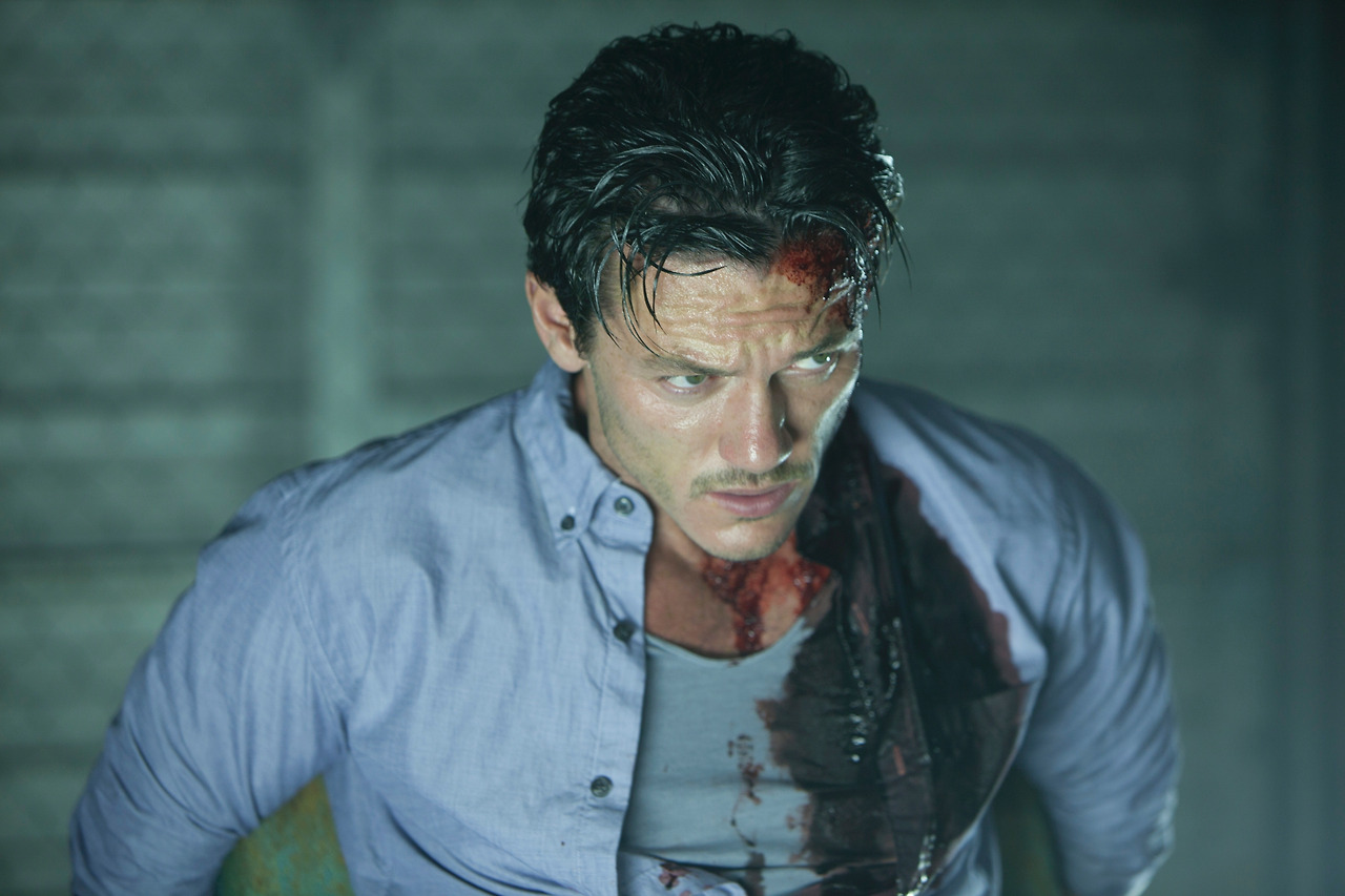 no-one-lives-luke-evans-2.jpg