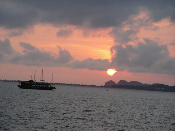 하롱베이 일몰.jpg