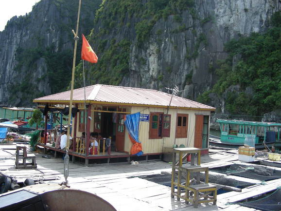 하롱베이 수상가옥.jpg