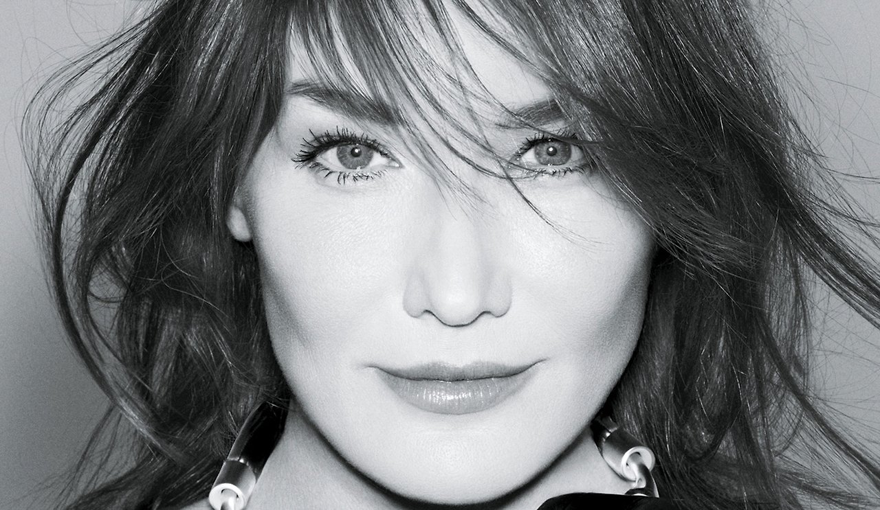 Carla-Bruni-Parrot-Zik.jpg