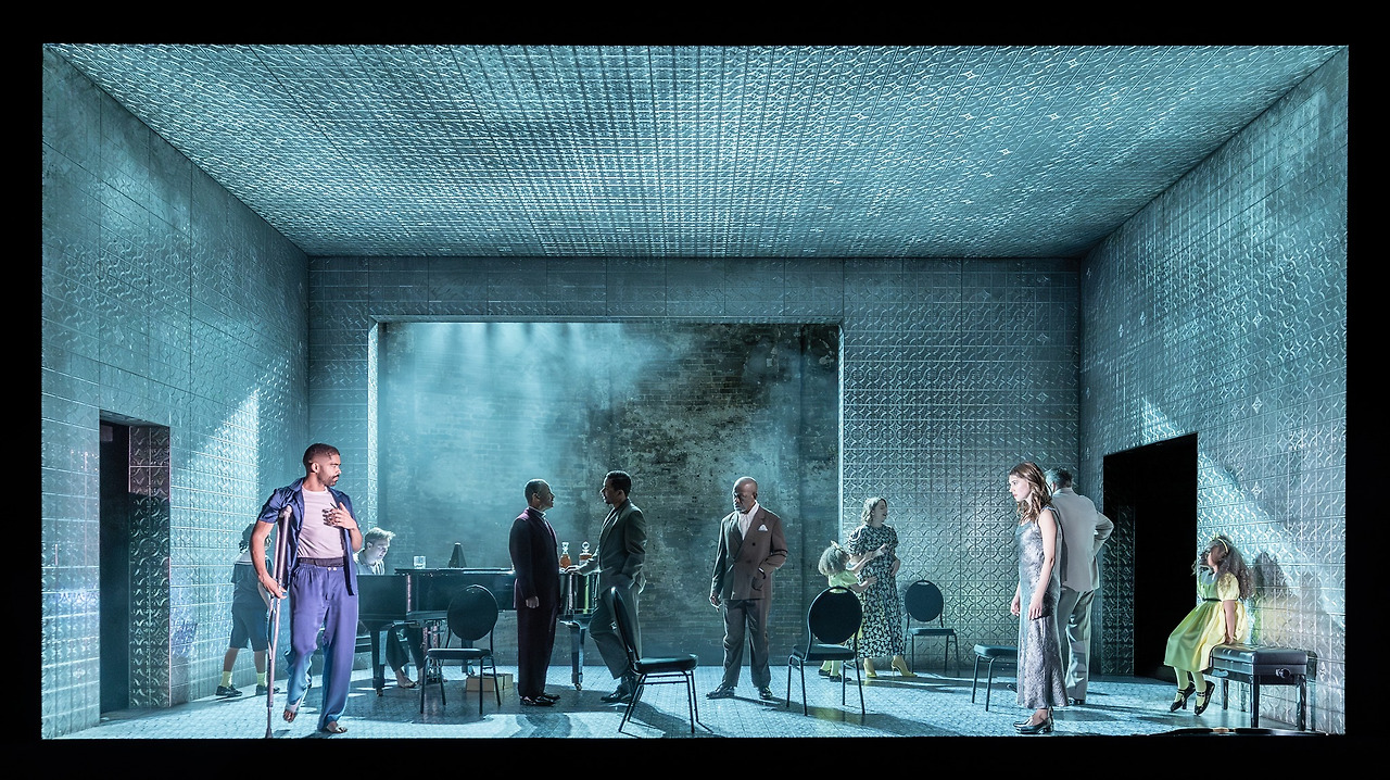 Almeida_Tin roof.jpg