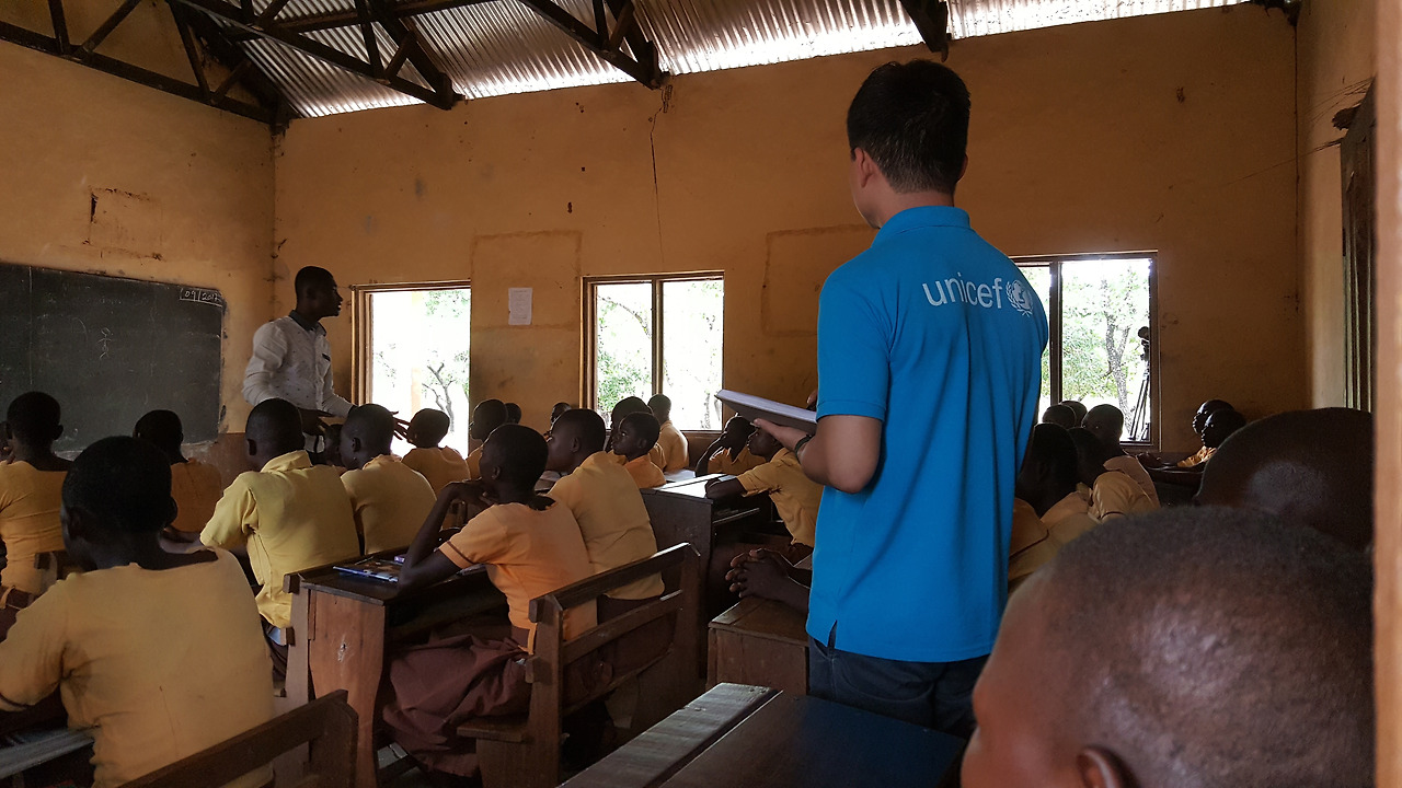 가나 근무시 학교 방문 사진.jpg