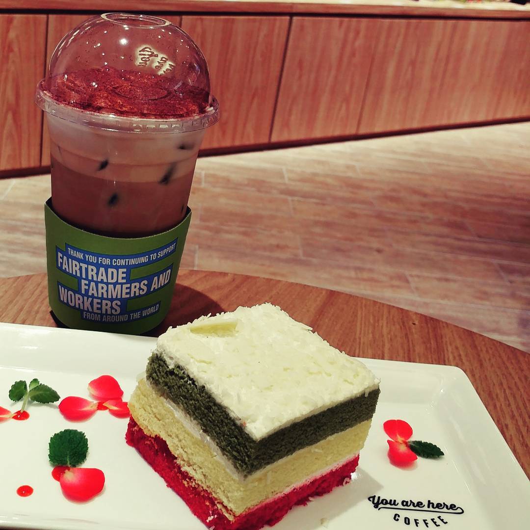 합정카페 유아히어 베이커리카페.jpg