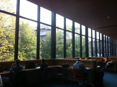 도서관 유리창.jpg