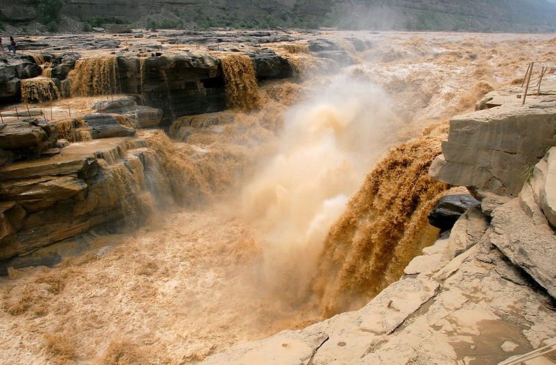 800px-Hukou_Waterfall.jpg