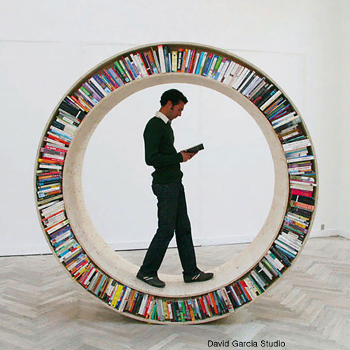 circularwalkingbookshelf_bky5424.jpg
