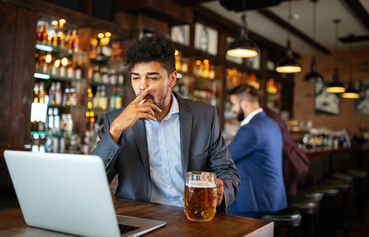 people-and-bad-habits-concept-man-drinking-beer-an-X5NRAE8.jpg