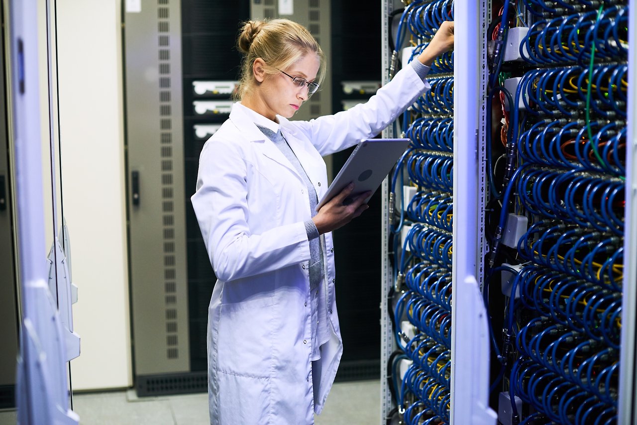 female-scientist-working-with-servers-9A3BYGF.jpg