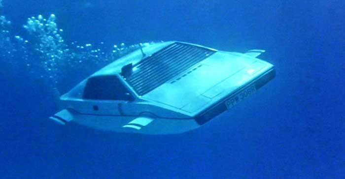 007 나를 사랑한 스파이 성.jpg