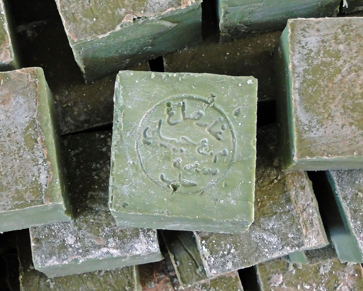 1200px-Aleppo_soap_01.jpg