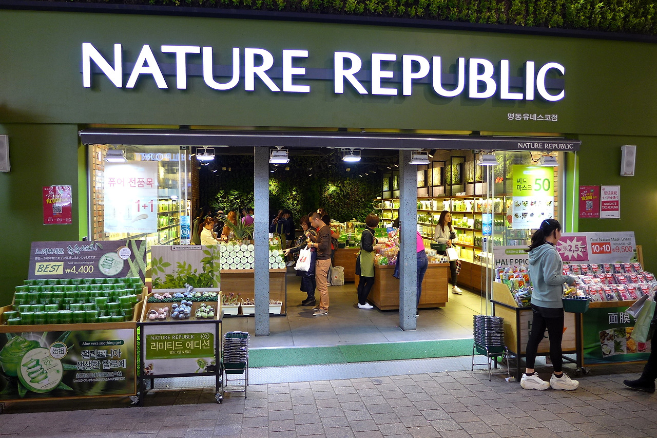 Nature_Republic_in_Myeong-dong_201604.jpg