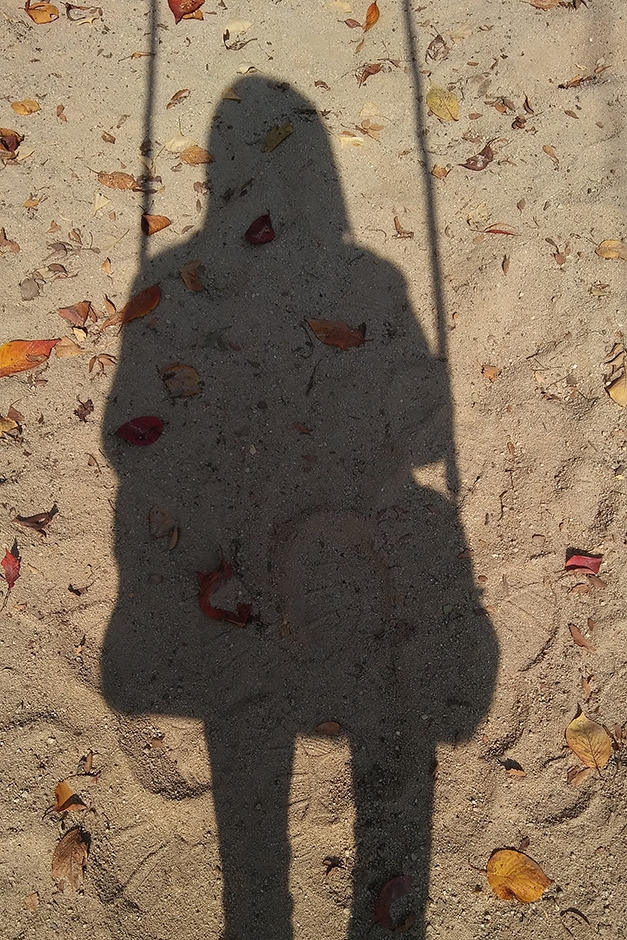 조은지-그네와 그림자.jpg