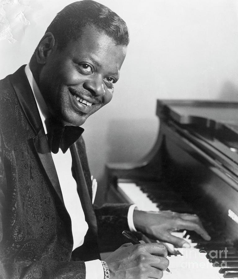 oscar-peterson-at-piano-bettmann.jpg