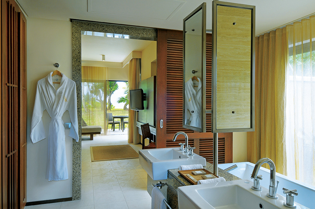 ephelia-seychelles-junior-suite-luxury-bathroom-2.jpg