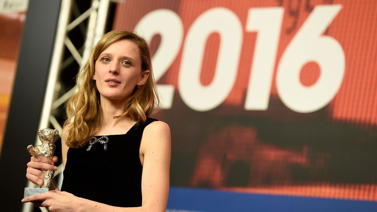 미아 한센 러브.jpg