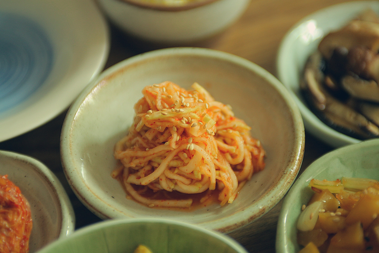 8. 새콤 달콤 매콤한 무생채.jpg