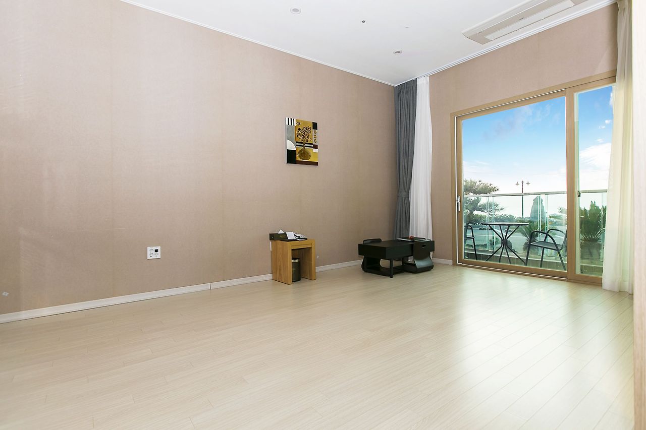 Korea Jeju_Rich Hotel (3).jpg