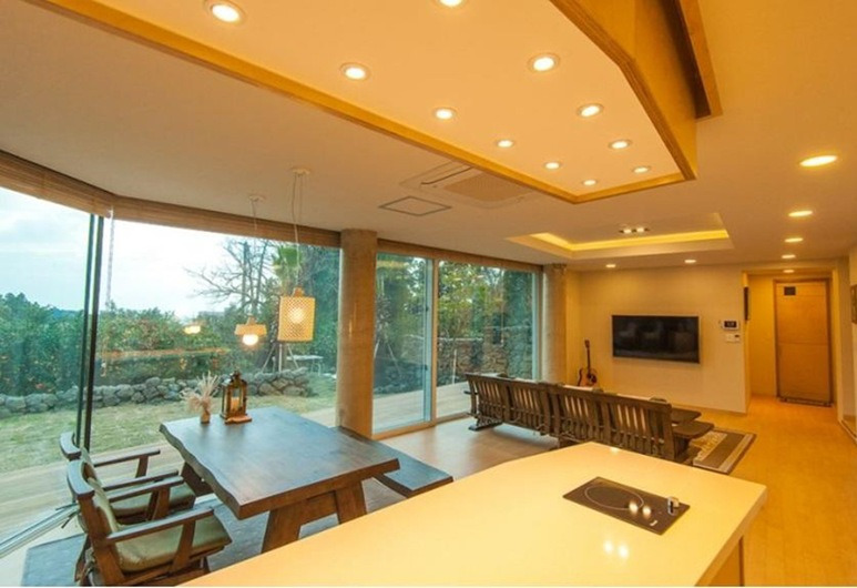 Korea_Jeju_Moruhun Private House 2.jpg