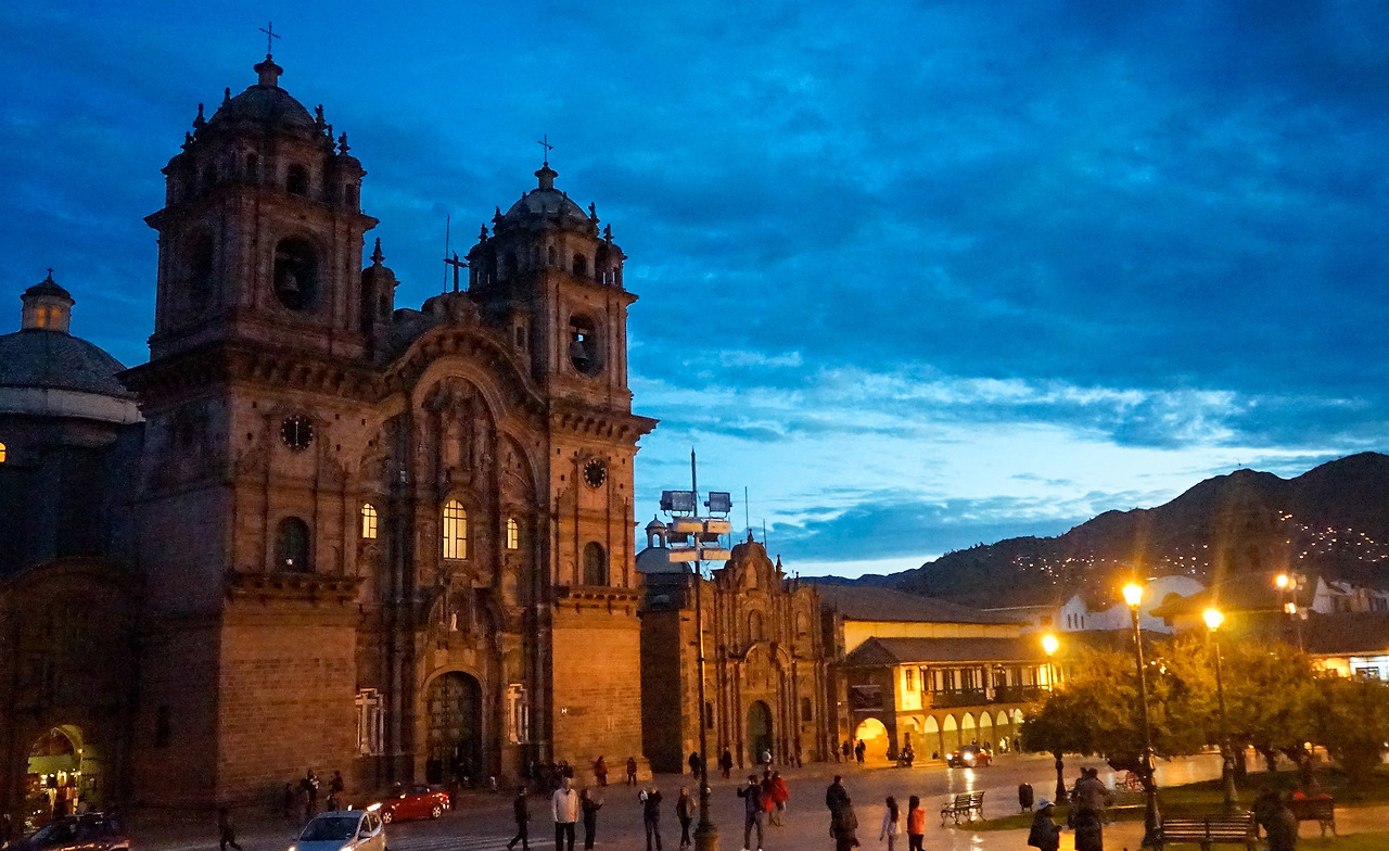 cusco_plaza1-Hotels.com.jpg