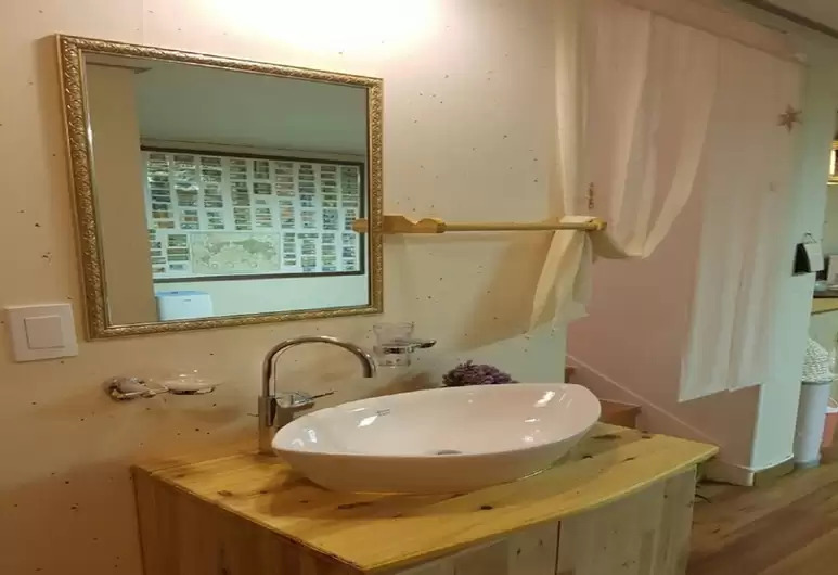 Incheon Airport_Harumi Guesthouse_bath2.jpg