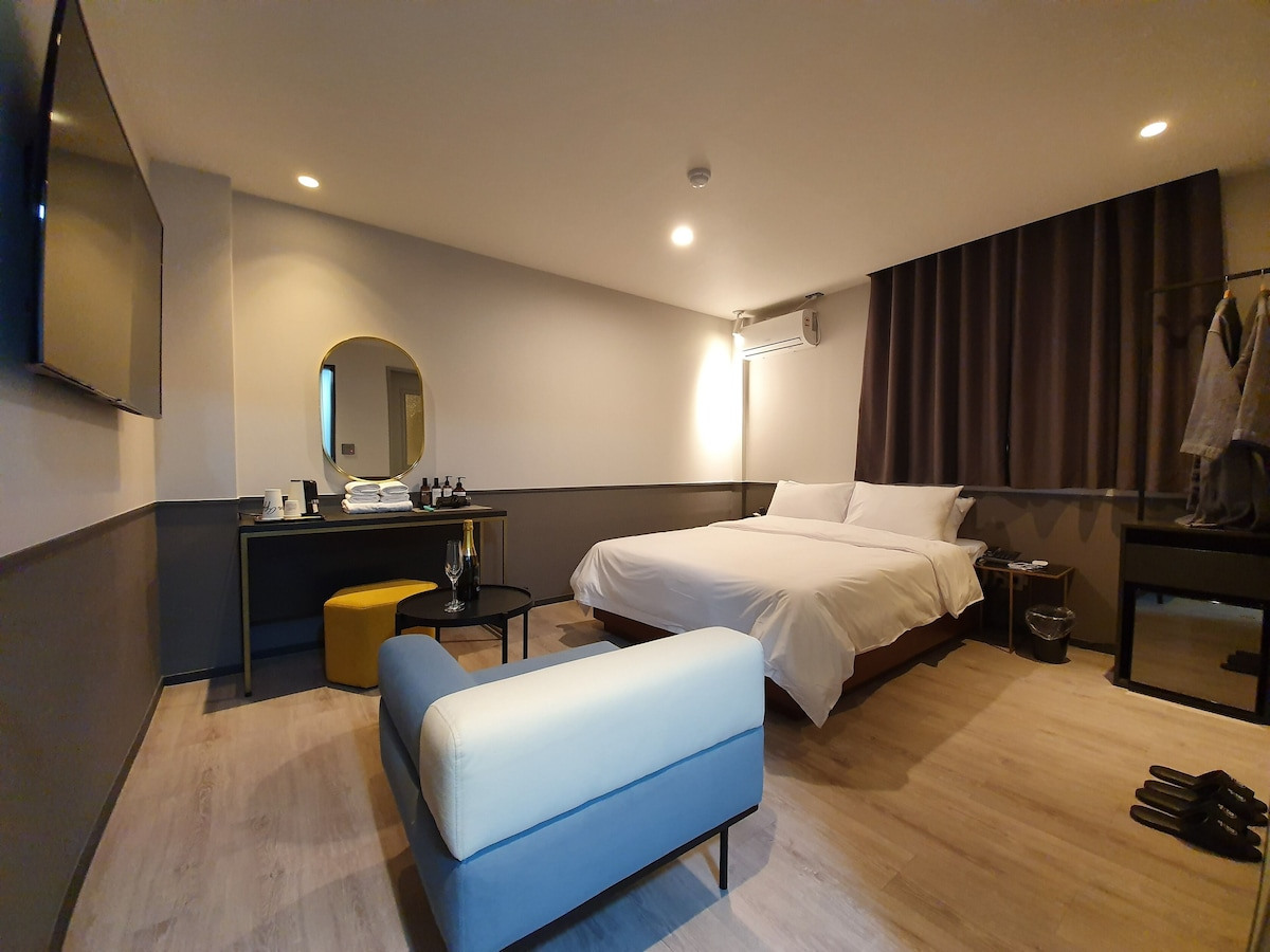 Korea_Pyeongtaek_Brown-Dot Hotel (3).jpg