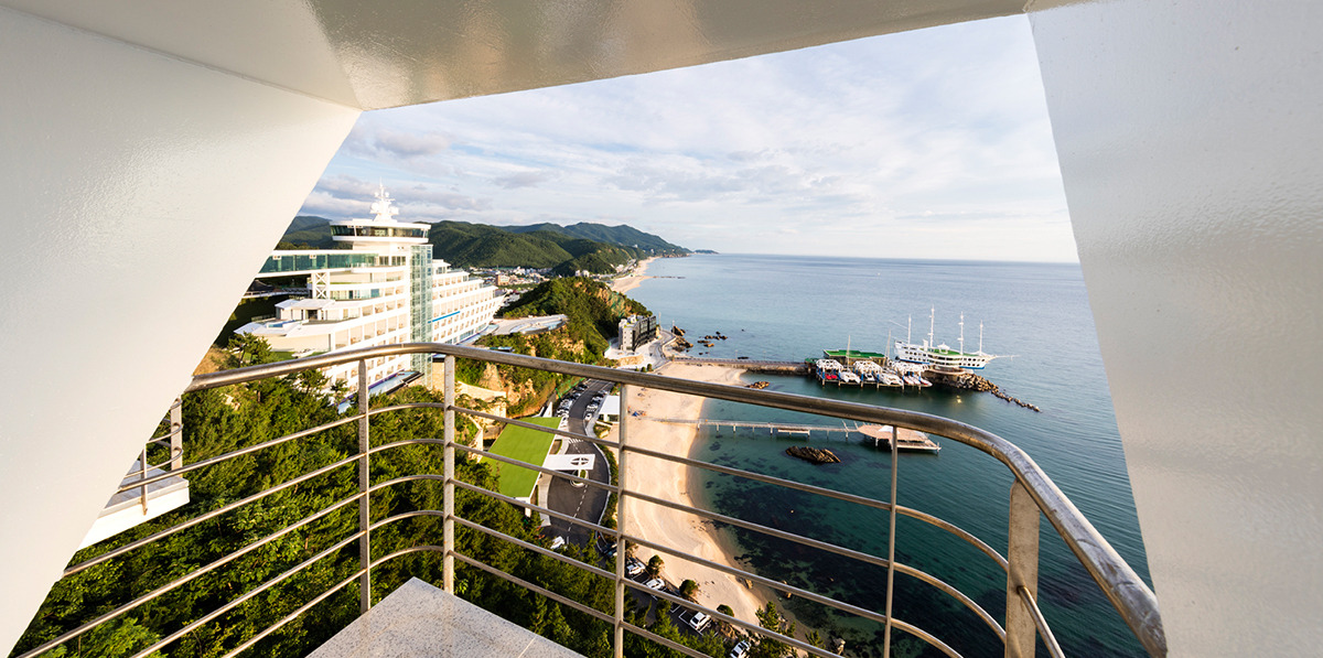 6. Gangneung_Sun Cruse Resort_Terrace Room_01.jpg