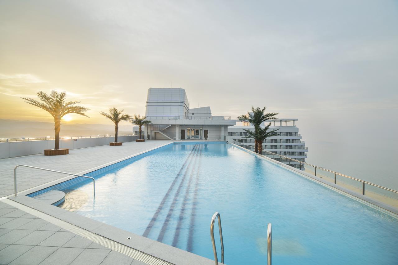 5. Gangneung_Sun Cruise Resort_Rooftop Pool.jpg