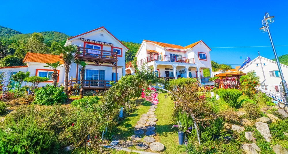 7. Korea_Namhae_MeinHeim_Exterior.jpg