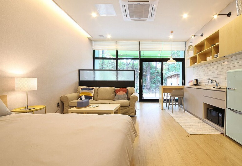 Korea_Gangeung_Gyeongpo Maison de sea Pension 1.jpg