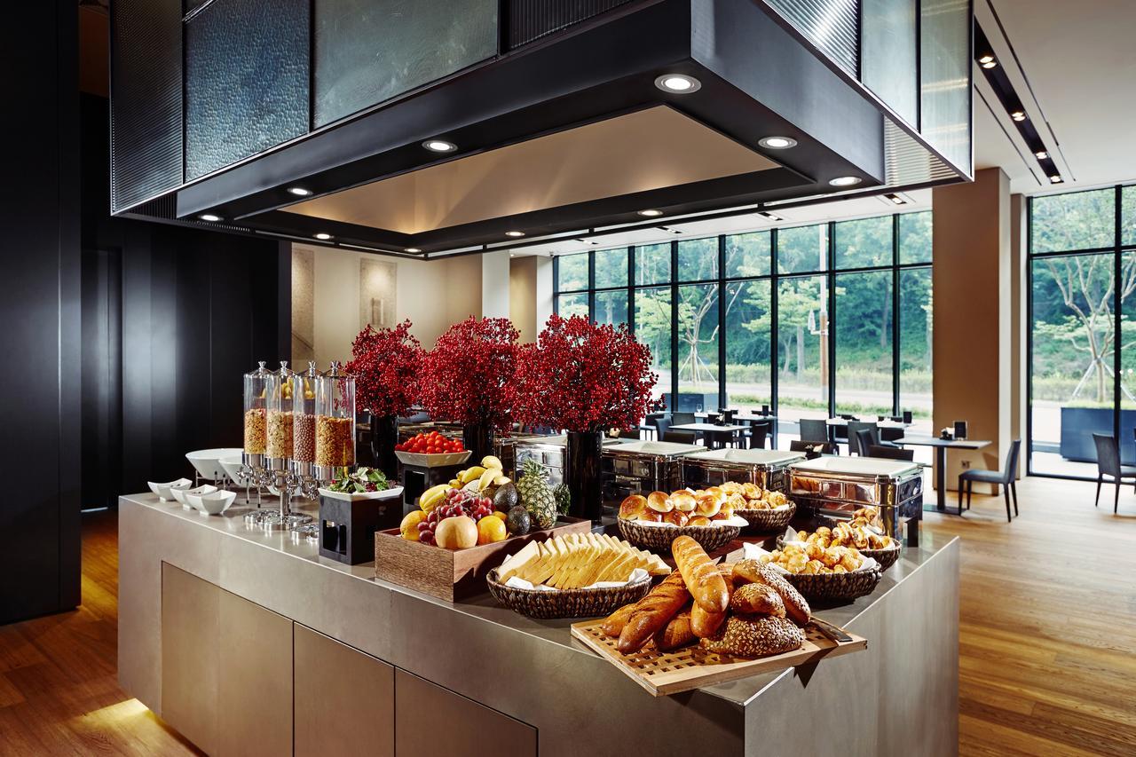 9. Korea_Gunsan_Ramada Hotel_Restaurant.jpg