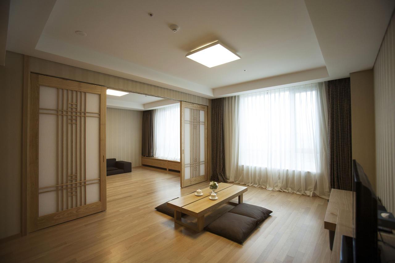 3. Korea_Gunsan_Bestwestern Gunsan_Ondol Room.jpg